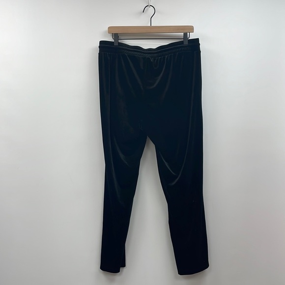 NWT Torrid Velvet High Rise Elastic Waist Tapered Pant Minimalist Black Large - Picture 6 of 9